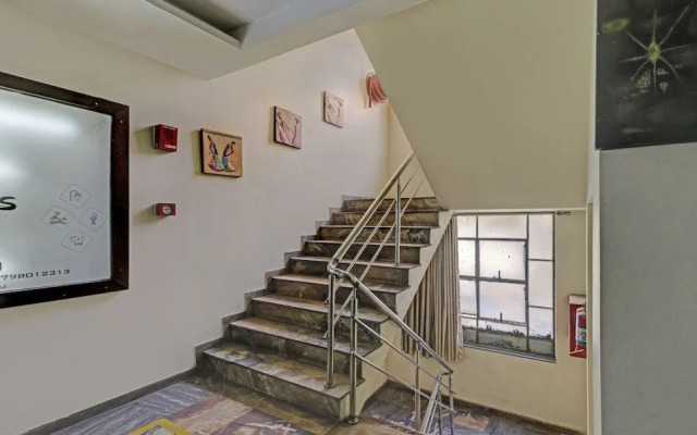 Treebo Trend Loharkar's Family Hotel