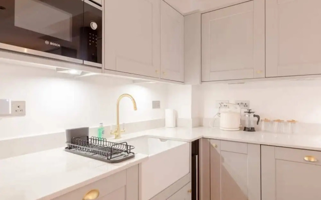 Newly Refurbished 2BD Flat - Wimbledon Village!
