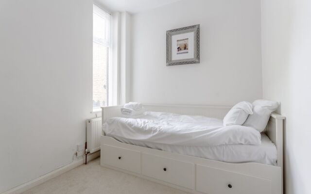 Bright Garden Flat In Wimbledon