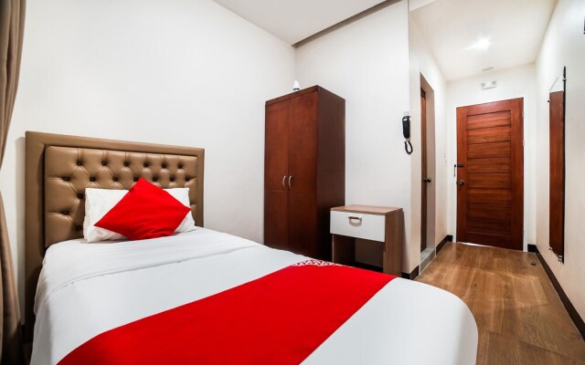 OYO 256 Sakura Suites