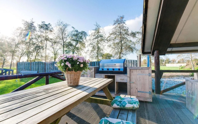 Spacious Farmhouse With Sauna, Hottub