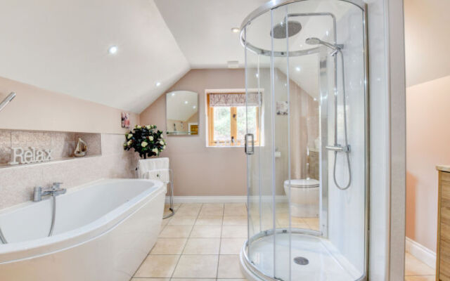 Holiday Home Sgubor yr Onwydden