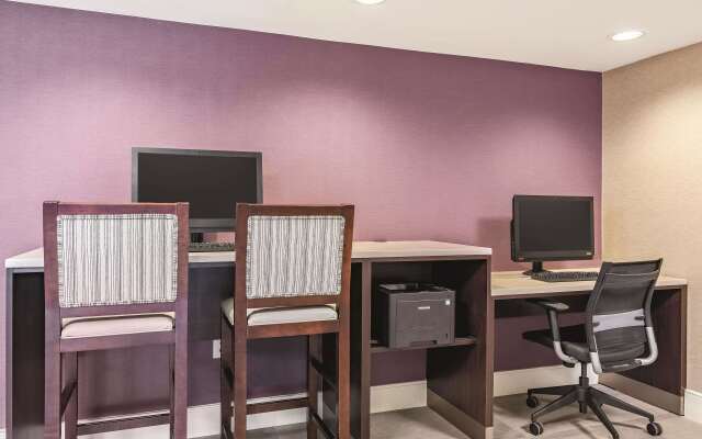 La Quinta Inn & Suites by Wyndham Salem NH