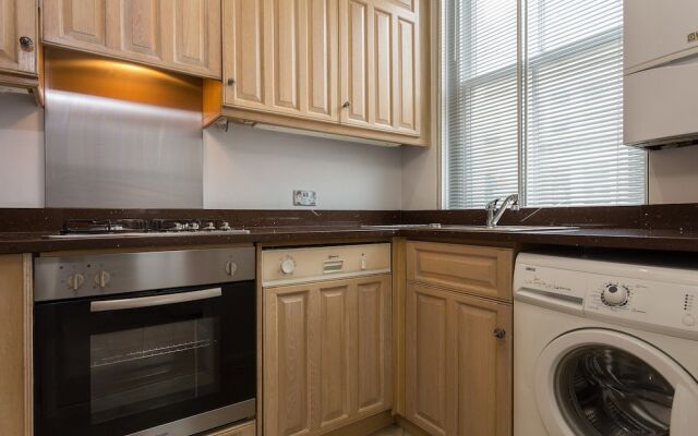 1 Bedroom Flat in Chelsea Sleeps 4