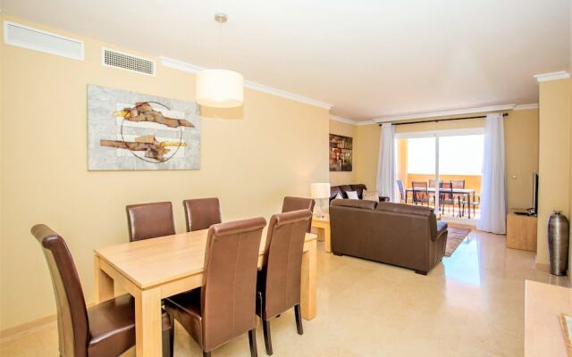 Relaxing 2 Bed 2 Bath - Sea and golf views DL24