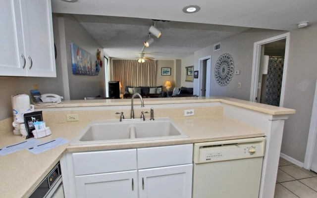 Whaler by Youngs Suncoast