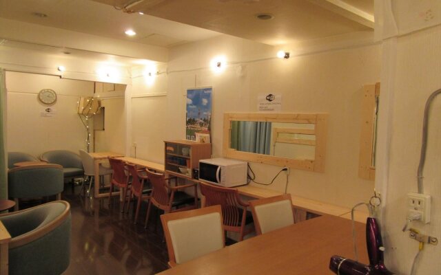 SAKURA GUEST HOUSE OSAKA DOUTONBORI (только для женщин)