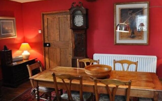 Old Ivy House Bed & Breakfast