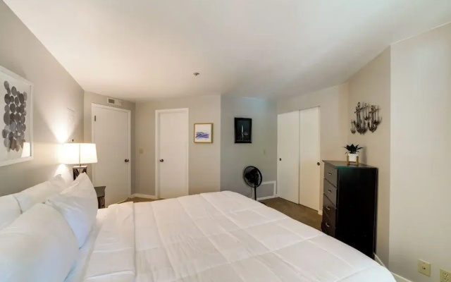 Beautiful Condo w/ Balcony on Lake Chelan!