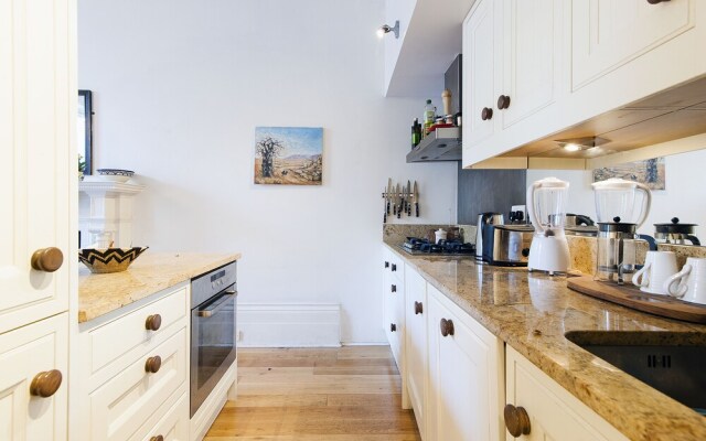 The Cromwell Terrace Loft - JH