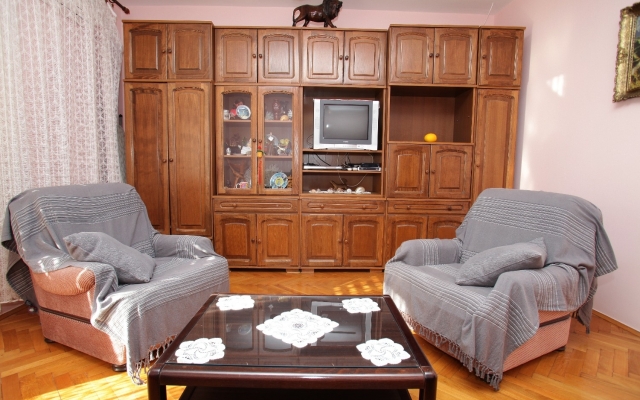 Apartment Marin - comfortable apartment near sea: A1 Vinisce, Riviera Trogir