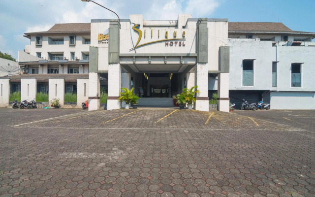 RedDoorz Plus near Kampung Gajah 3