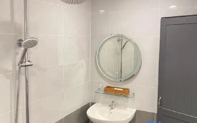 Phu Gia Hotel 1609 Huynh Tan Phat – Bathroom – Ho Chi Minh City