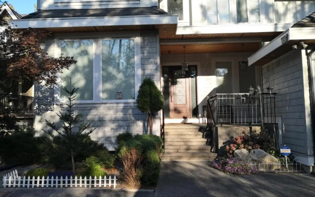 Tranquil Forest Home1 - Urban Green Harbor
