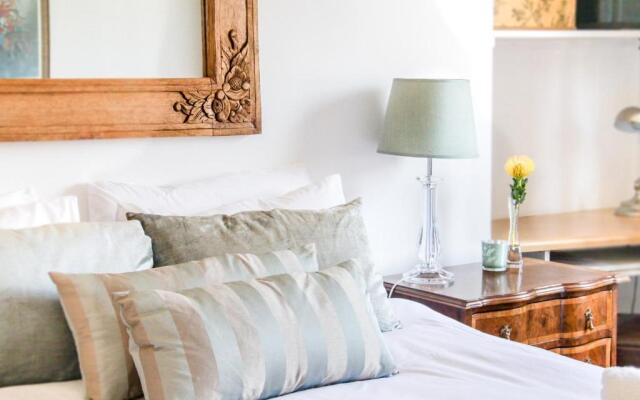 438 St Martini Gardens