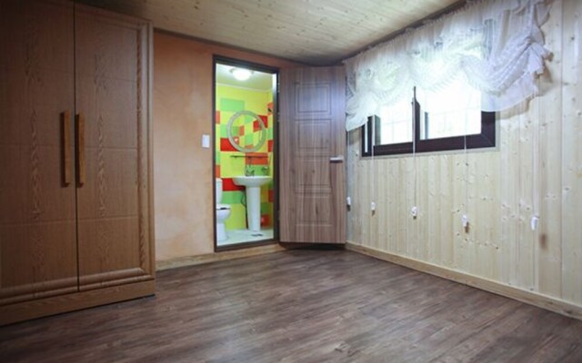 Yongin Tree's Story Pension