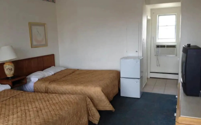 Rainbow Motor Inn - By the Falls