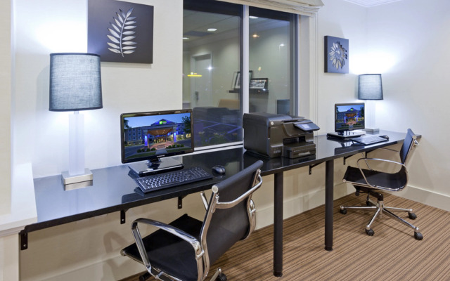 Holiday Inn Exp Stes Rogers by IHG