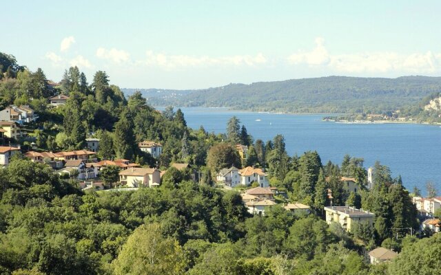 Brand new and Elegant Residence on Lake Maggiore