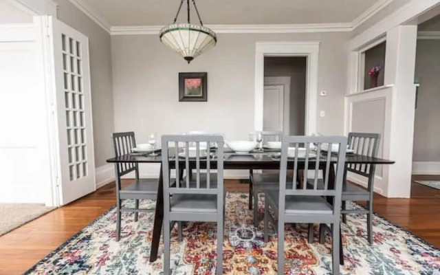 29th Street Trendy Lakeview Craftsman 8