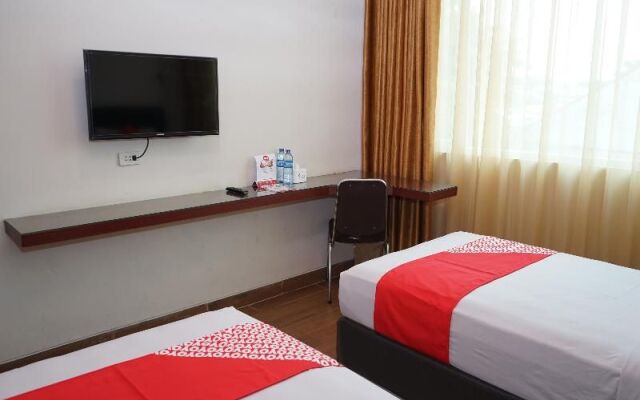 OYO 633 Ren'z Hotel
