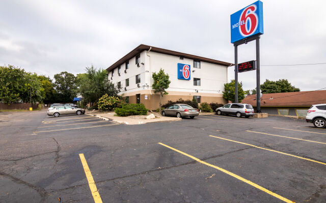 Motel 6 Saint Paul, MN - I-94
