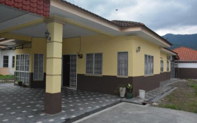 Umaira Meru Raya Homestay