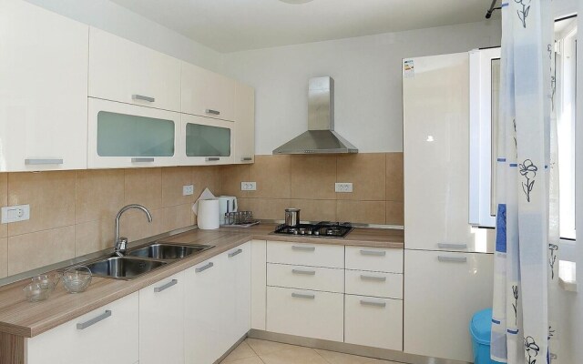 Beautiful Home in Pucisca With 3 Bedrooms and Wifi