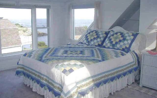 Perkins Cove Gem - Q934