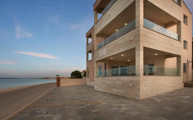 Apartments Malibu Royal