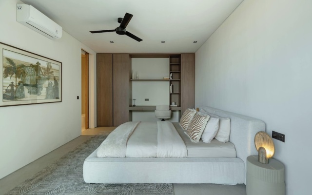 Ultra-Luxe 4BR Seminyak Villa | Enclosed AC Living & Private Pool – Guest Rooms – Kuta