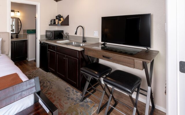 Cava Robles RV Resort