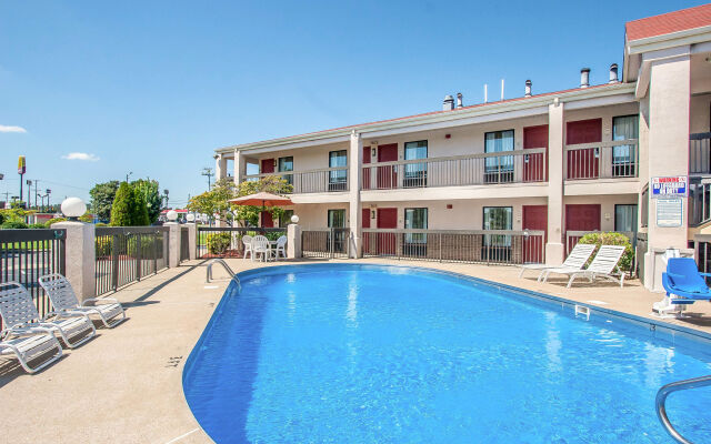 Econo Lodge Inn & Suites Murfreesboro Shopping District