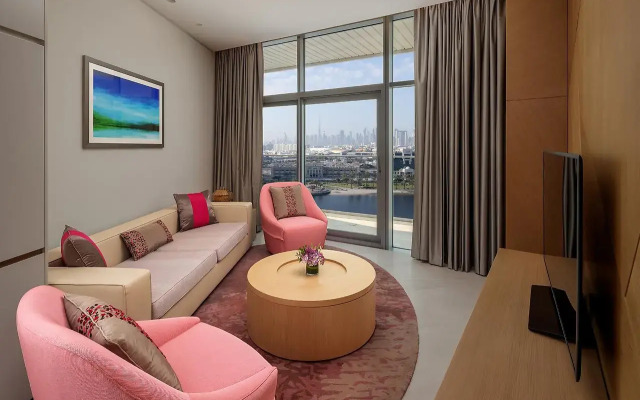 Hilton Dubai Creek Hotel & Residences