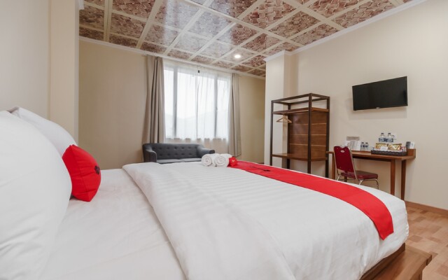 RedDoorz Plus near Soekarno Hatta Airport 2