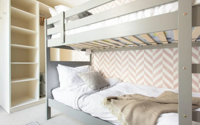 The Harrods Mews Modern 4Bdr Mews Home With Terrace