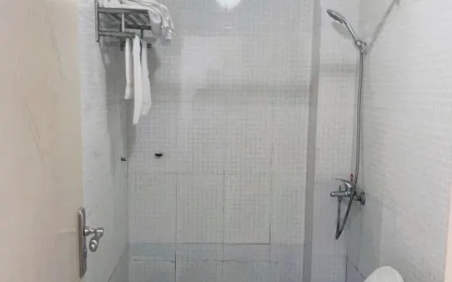 Yuhang Holiday Inn