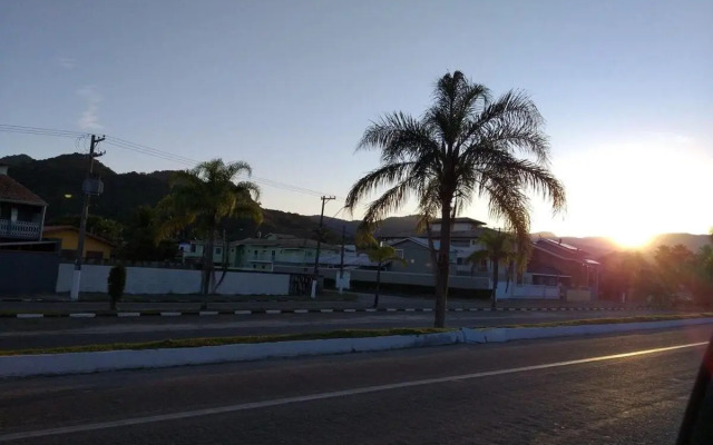 Apartamento com piscina e churrasqueira em Ubatuba