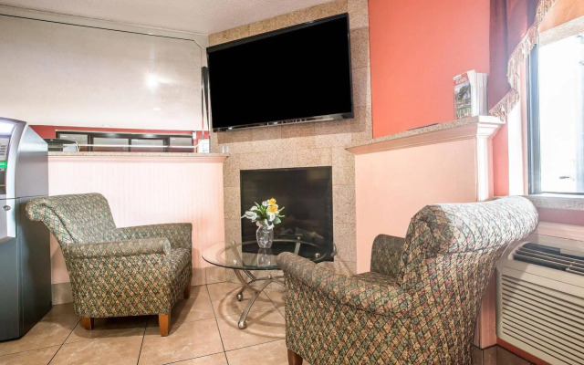 Econo Lodge Atlanta Airport East