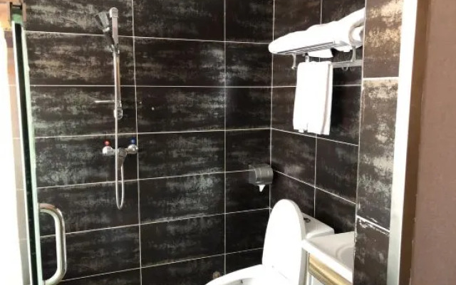 Junshang Hotel (Yangshuo West Street Store)