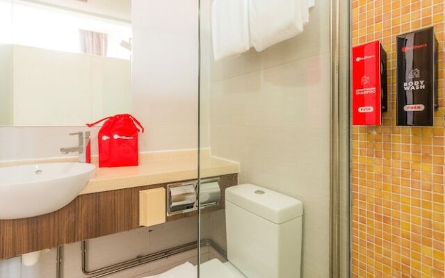 RedDoorz Premium @ Serangoon (SG Clean, Staycation Approved)