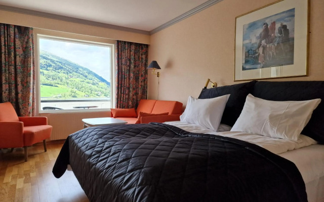Olden Fjordhotel