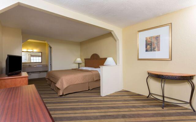 Days Inn & Suites