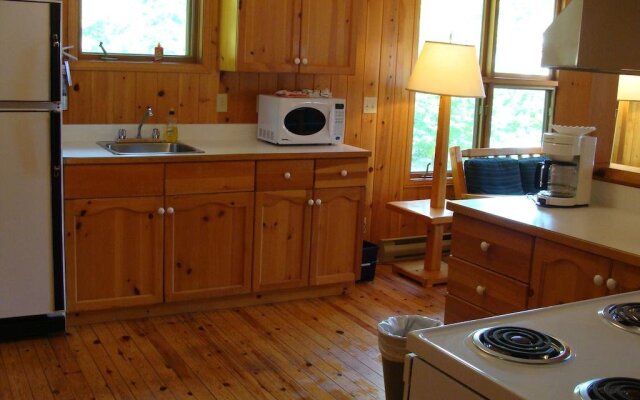 Port Cunnington Lodge & Resort
