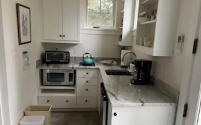 New Luxe Studio Cleveland Park Near Zoo