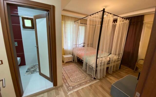 Sapancada Göl Manzarali Özel Havuzlu 3+1 Vi̇lla
