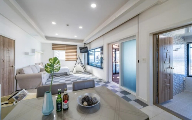 Geojedo Sea and Pool Villa