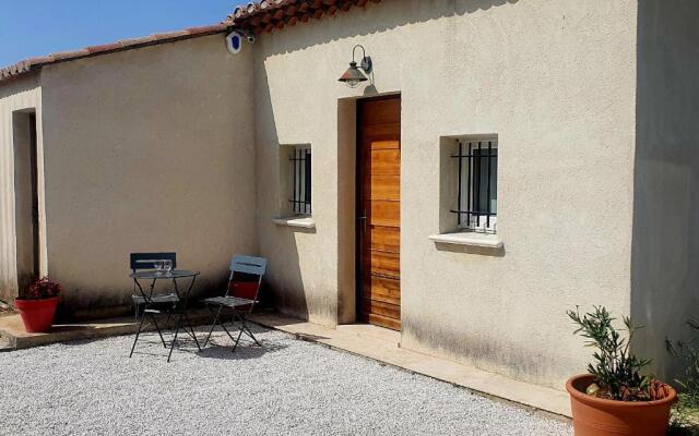 Coquet 2 pièces au calme avec piscine (2/4 pers)
