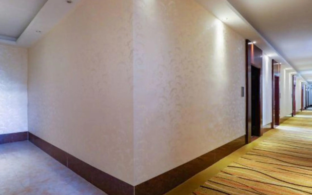 Zhuhai Pohu Hotel (Mingzhu Station)