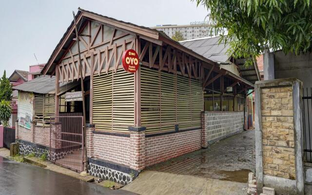 OYO 3882 Pondok Pujasera